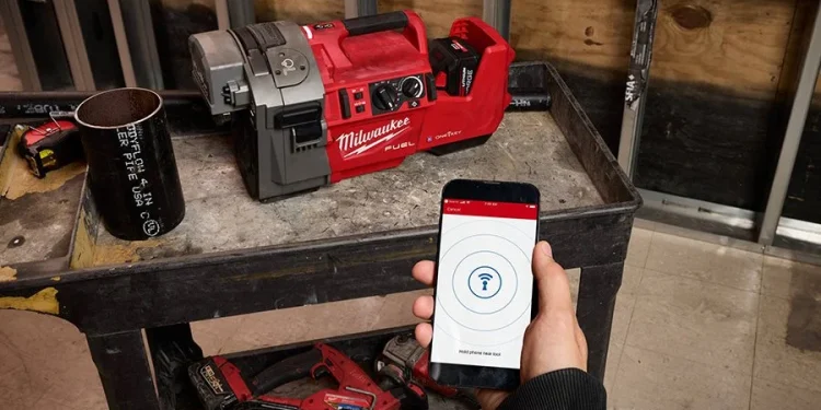 MILWAUKEE® Introduces the World’s First Cordless Roll Groover