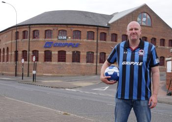 Gripple Renews Royal Oak FC Sponsorship as Steve Bracknall’s Rising Success Continues with Sports Direct Partnership