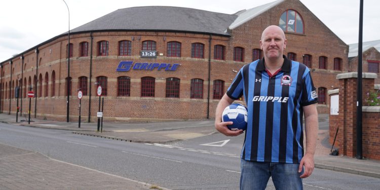 Gripple Renews Royal Oak FC Sponsorship as Steve Bracknall’s Rising Success Continues with Sports Direct Partnership