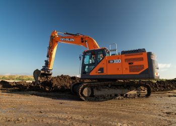 Develon adds 32-tonne excavator to Series 9 range