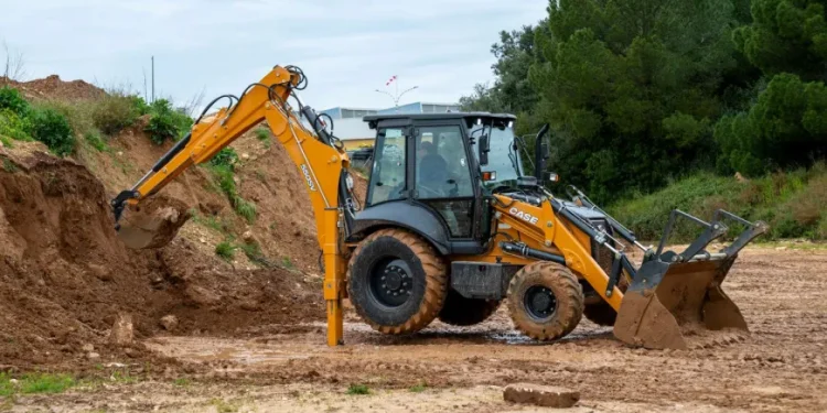 Case expands compact machinery range with new backhoe loader and electric mini track loader